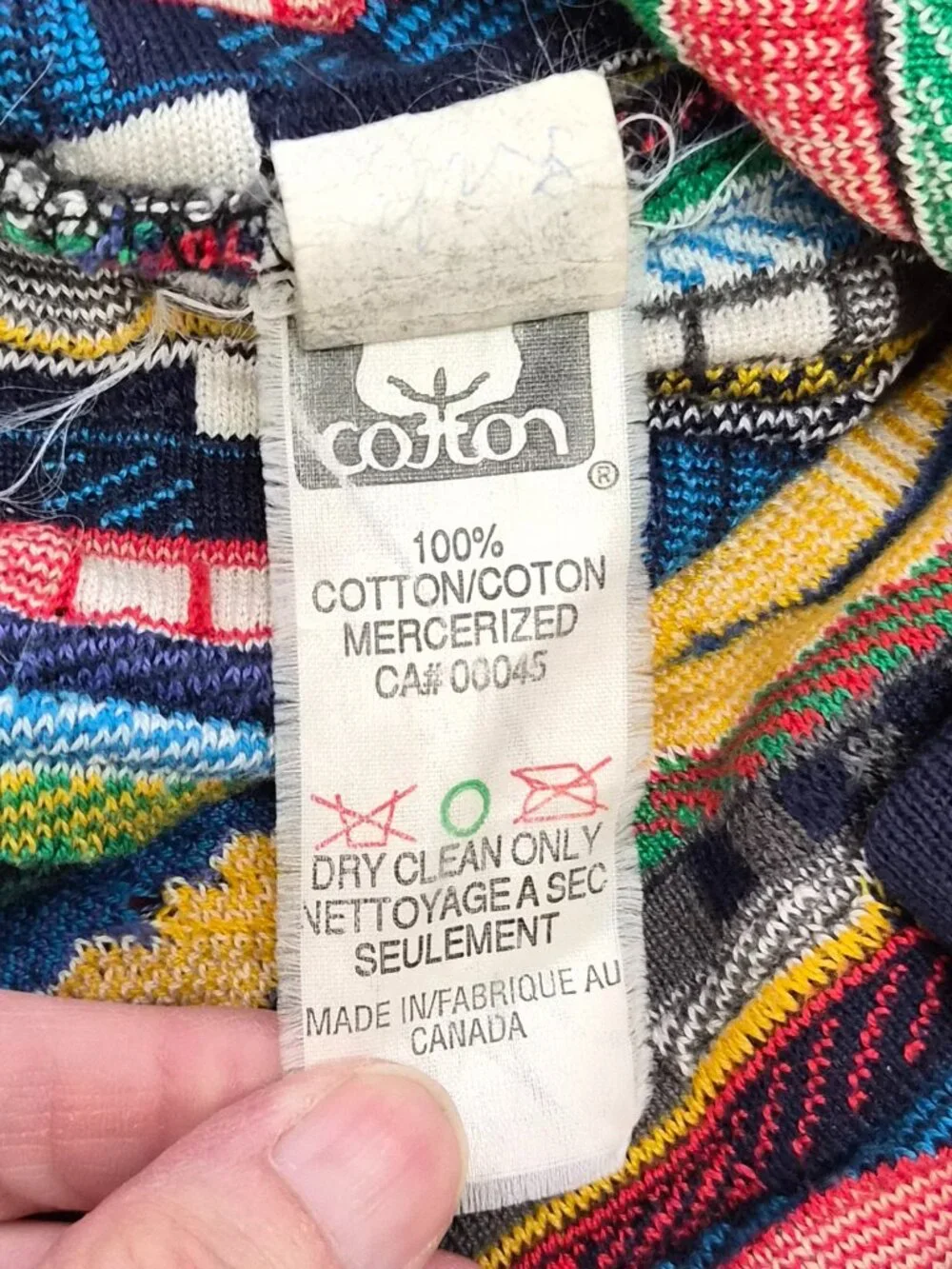 Tundra Canada multicolor bright colors black red men's sweater EUC size Medium - Picture 4 of 4